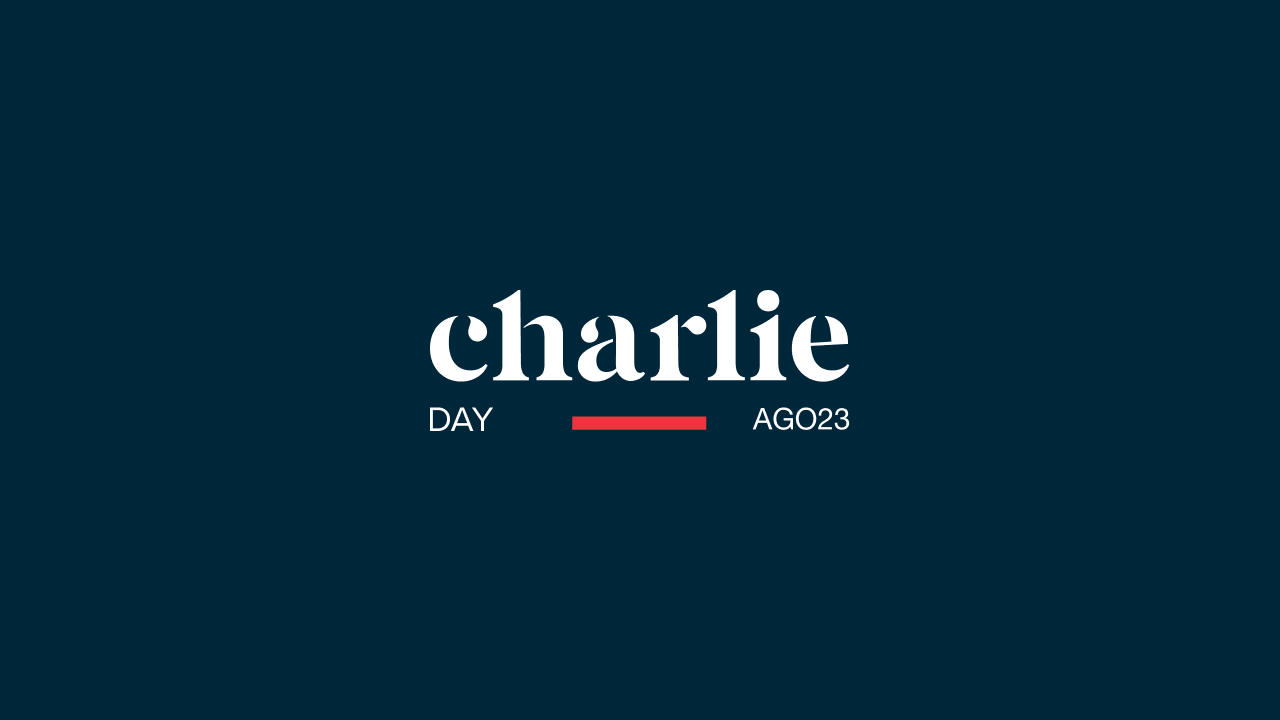 Celebrando Três Anos de Sucesso com o Charlie Day do Charlie
