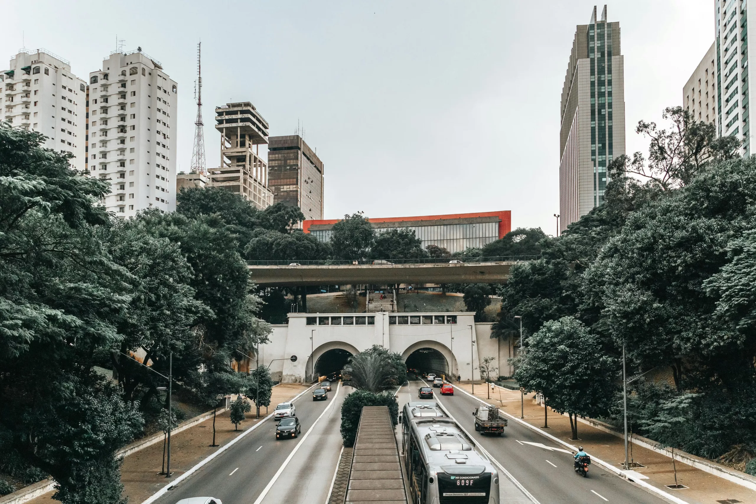 Foto do fundo do MASP (São Paulo)