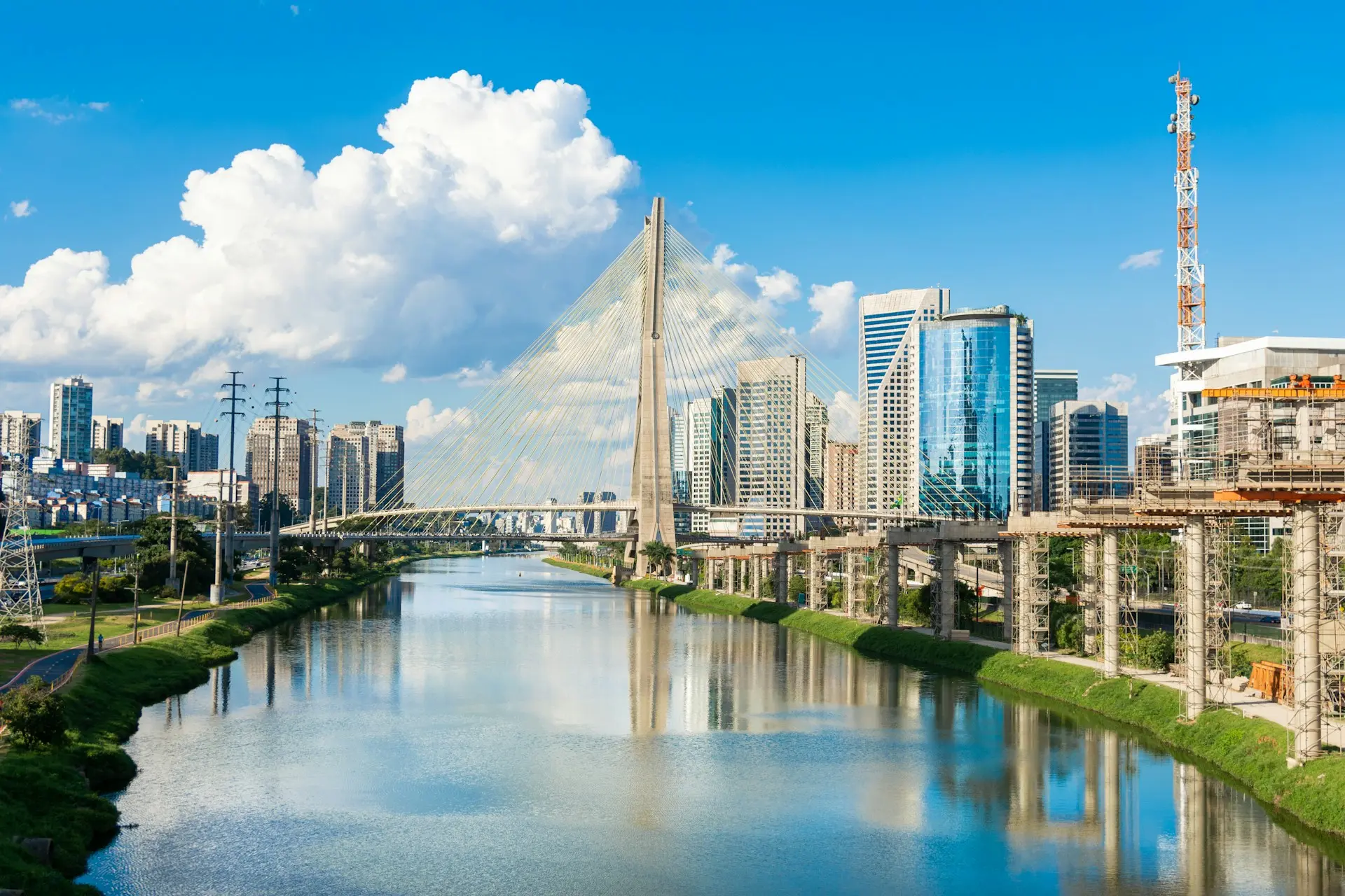 Foto do Rio Pinheiros localizado em São Paulo